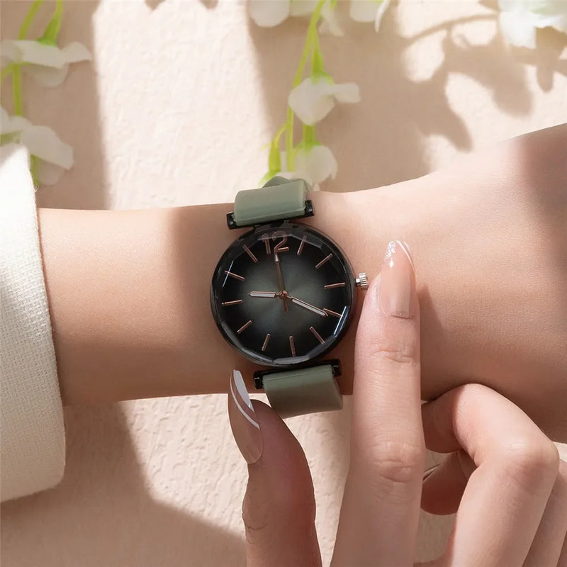Relógio feminino com pulseira de silicone e efeito degradê