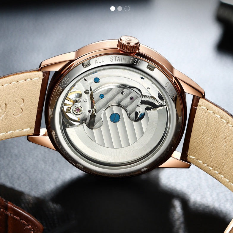 Relógio mecânico com pulseira de couro